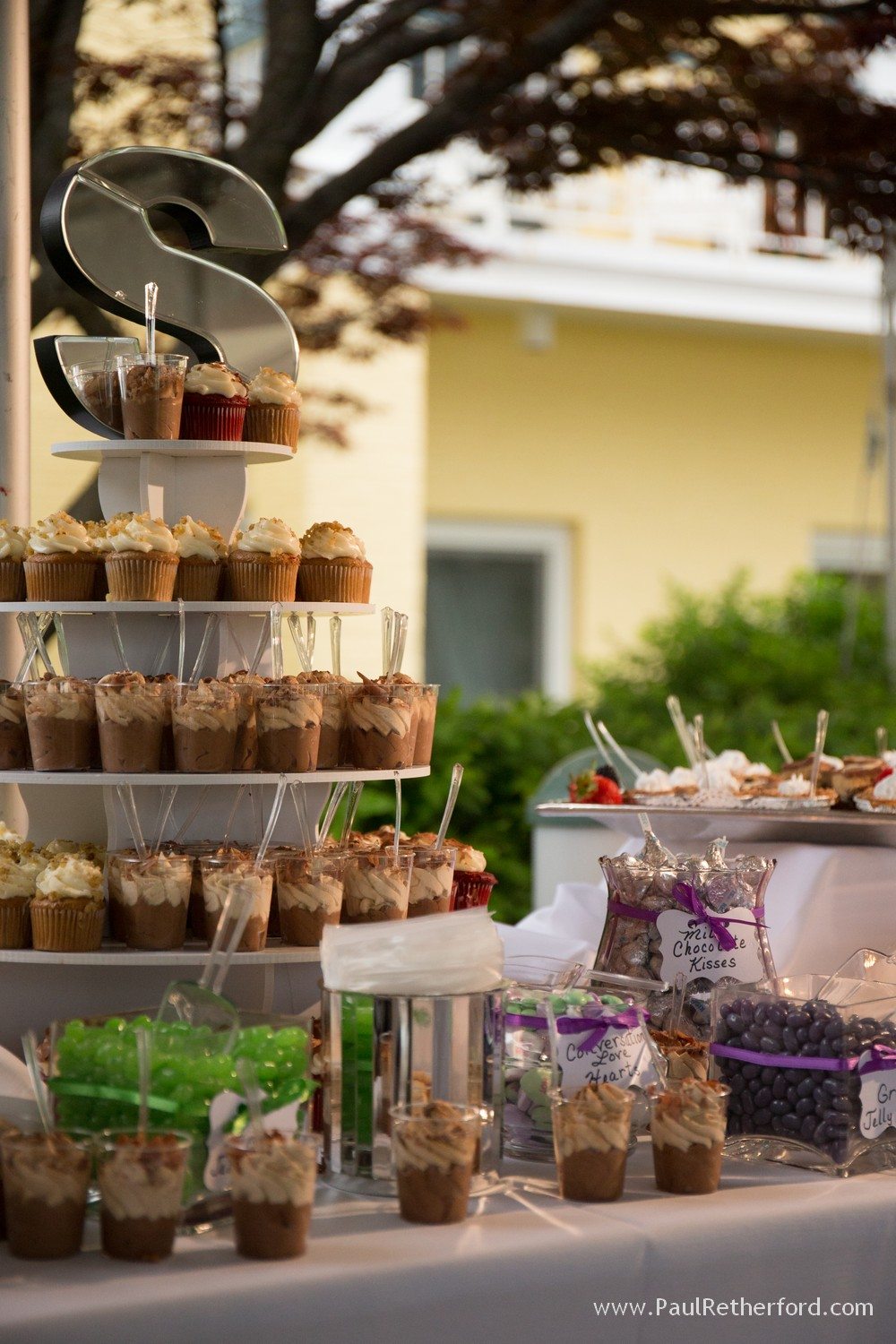 cupcakes wedding photo