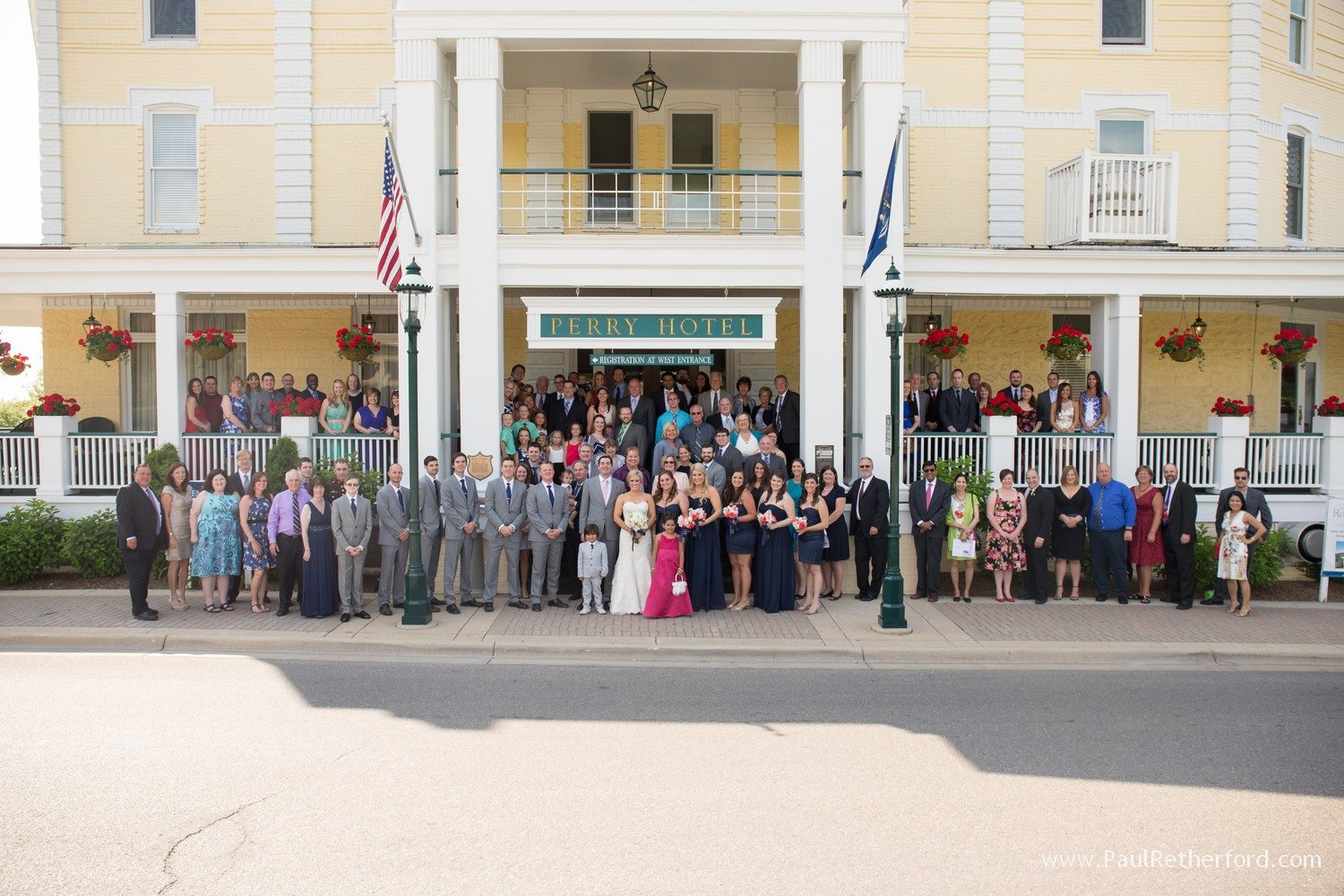 group photo perry hotel wedding photographer