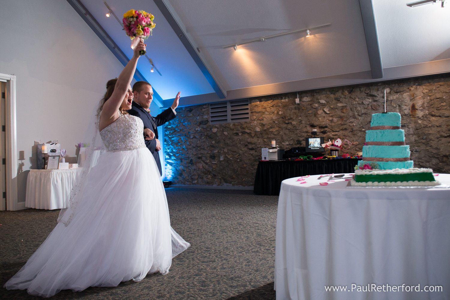 bride groom castle farms photo
