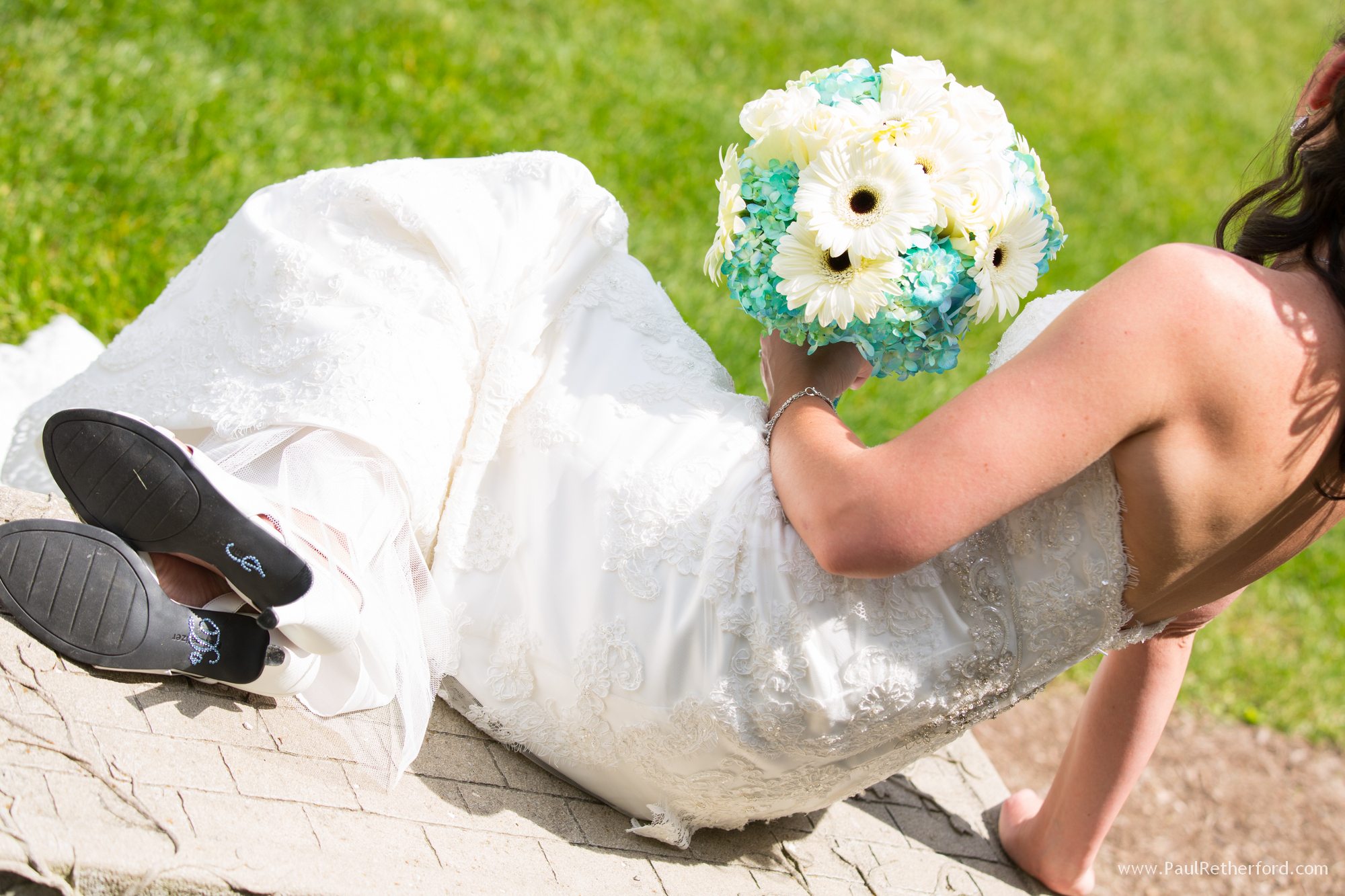 a touch of spring wedding flowers photo