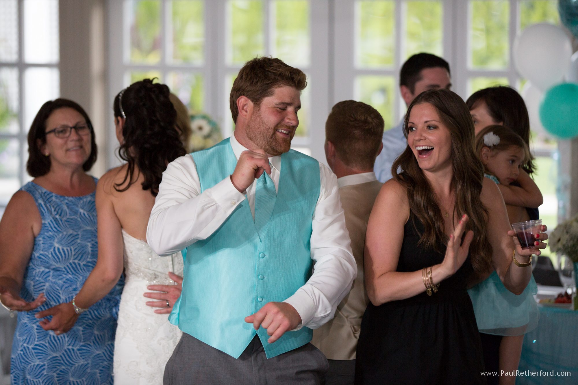pluister entertainment fun on dance floor photo