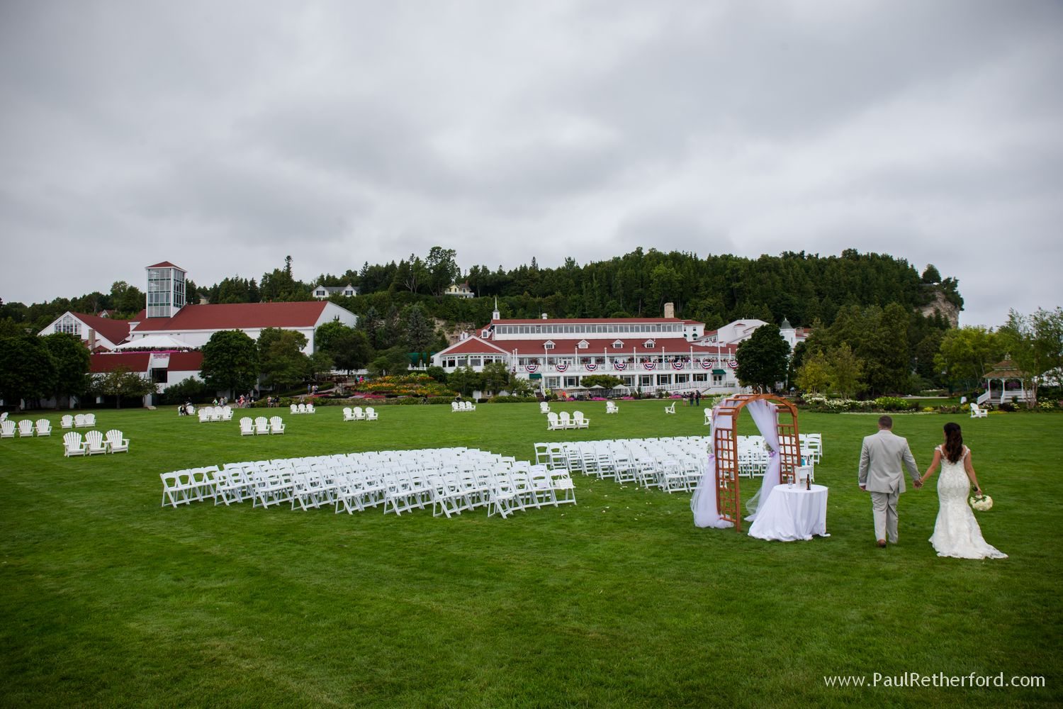mission point resort lawn wedding photo