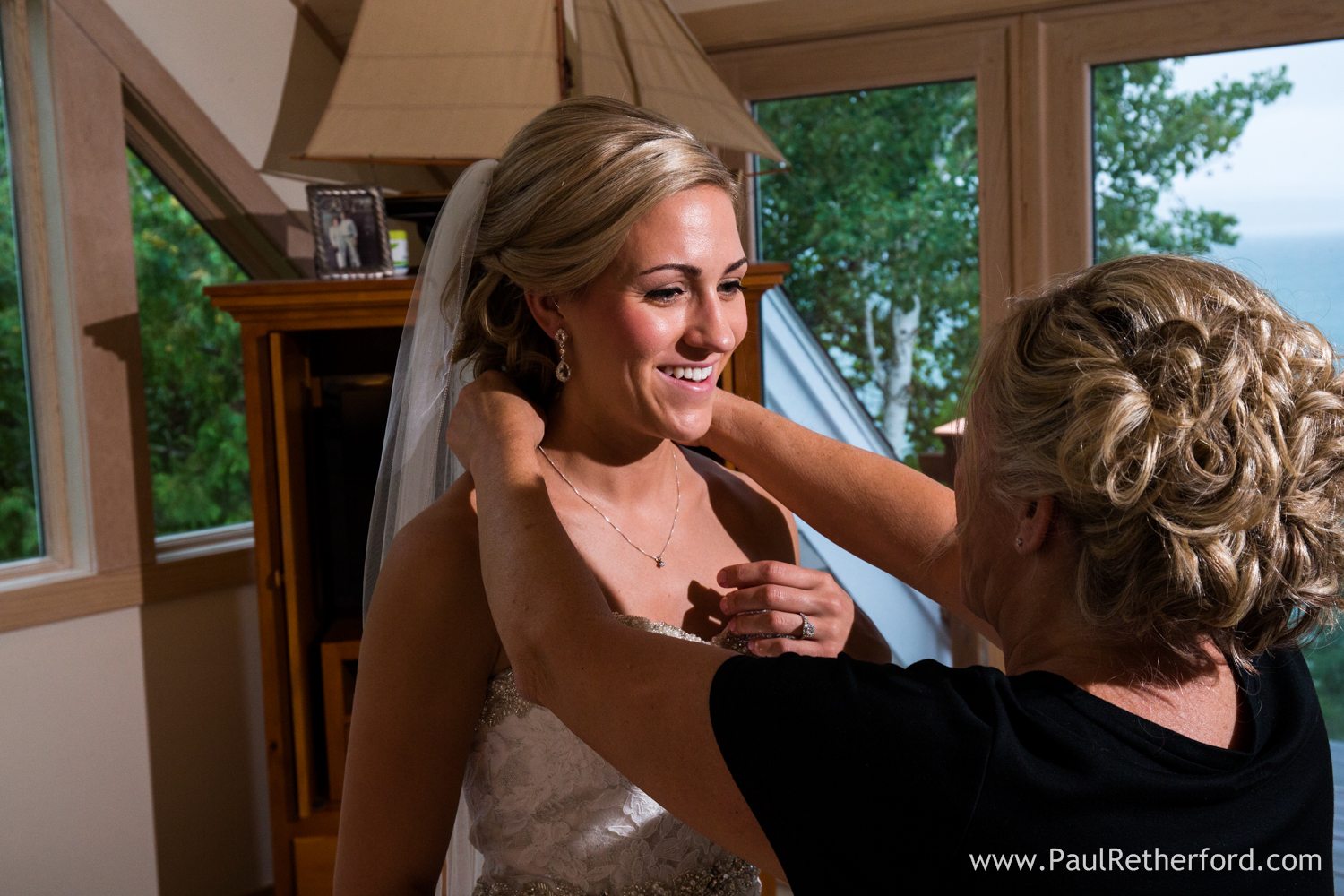 bride and mother wedding day photo