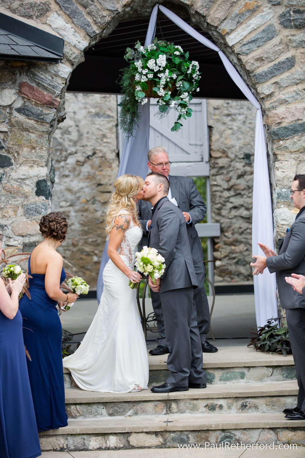 first kiss northern michigan wedding photo