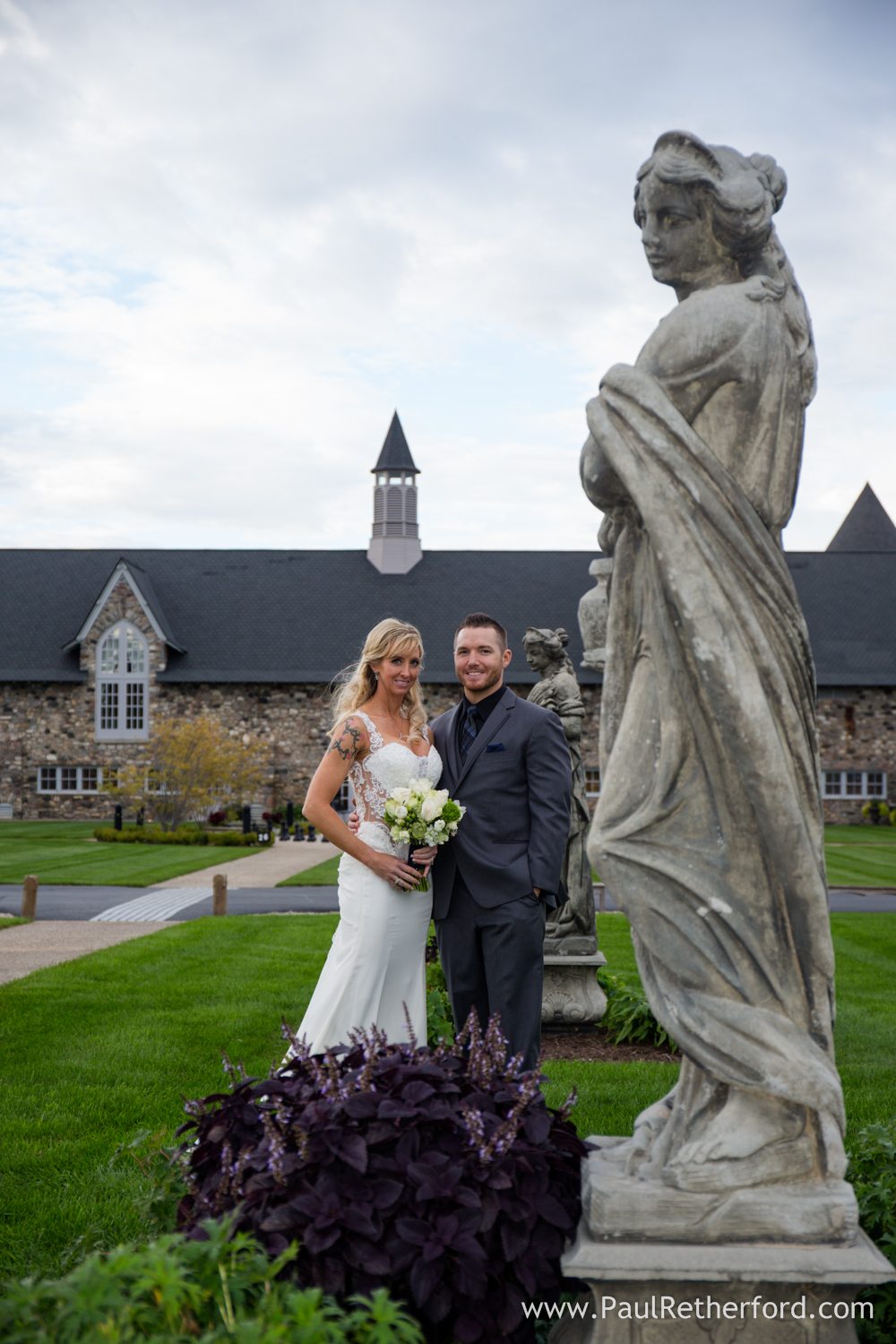 statue wedding photo