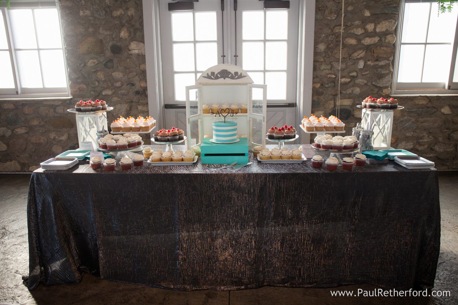 cre8tive cupcakes wedding photo