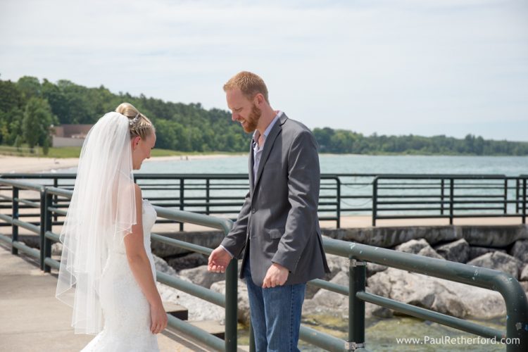bride groom charlevoix michigan lighthouse photo
