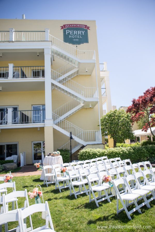 stafford's perry hotel lawn wedding photo