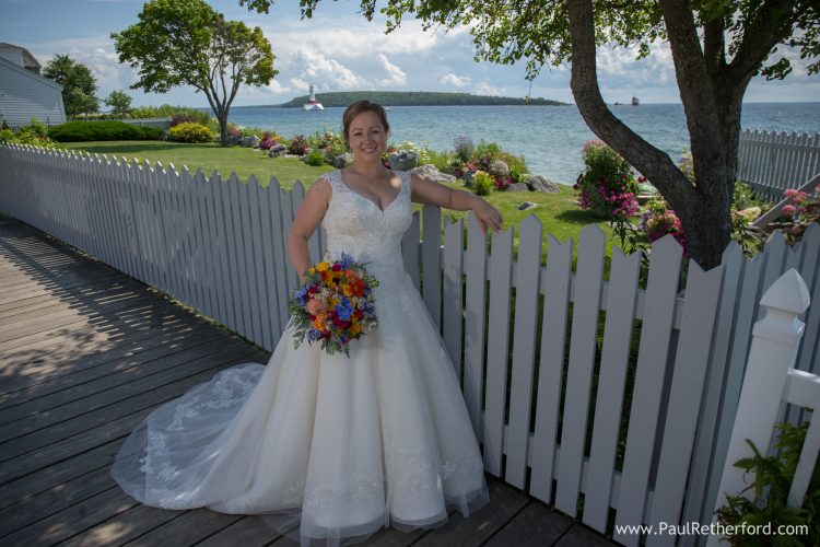 wedding photo mackinac island michigan 