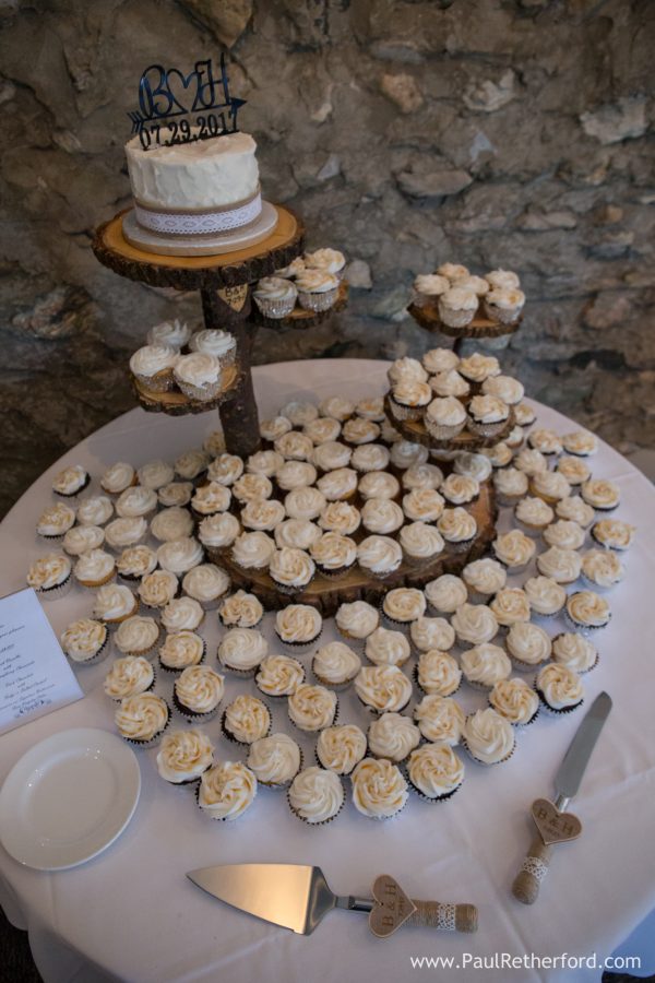 wedding cake cupcakes castle farms