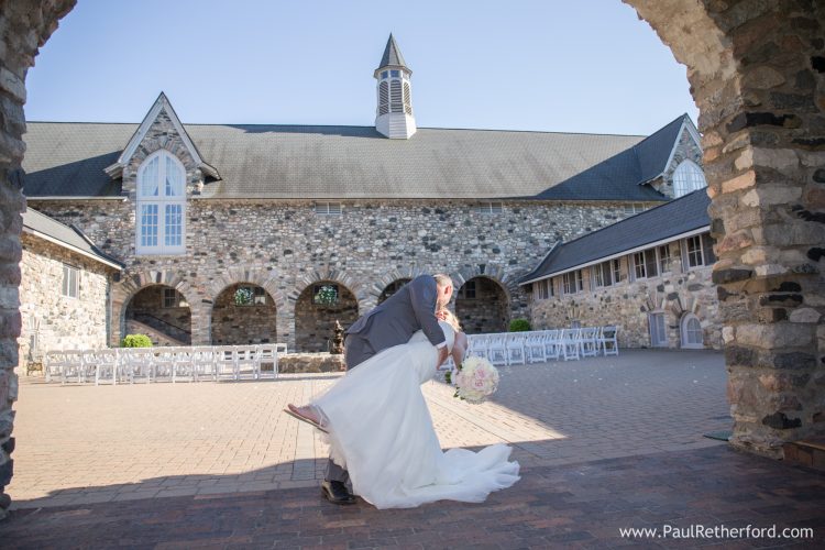 queens courtyard castle farms wedding photo