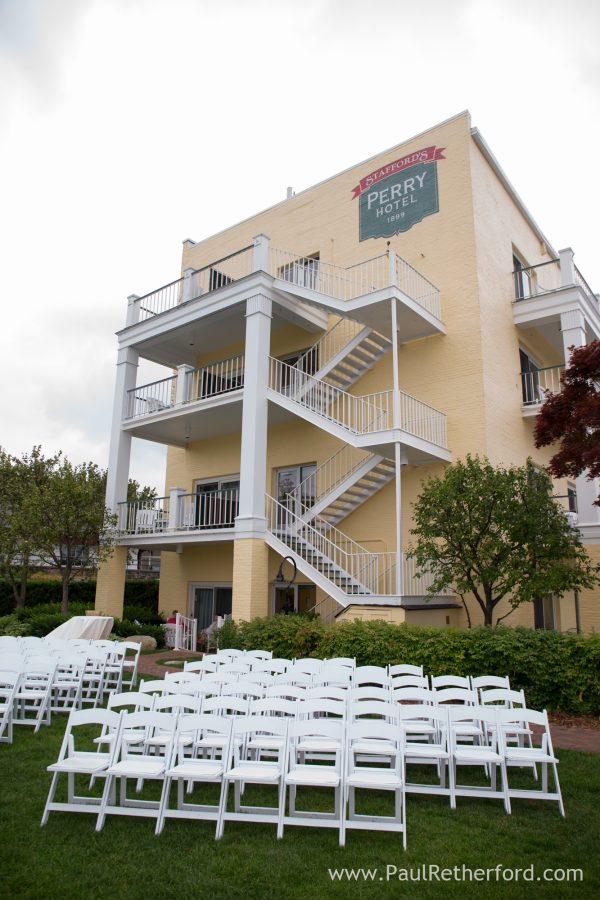 perry hotel outdoor wedding ceremony