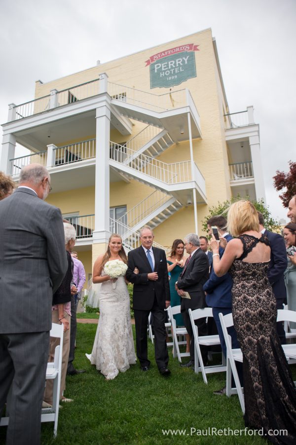 outdoor perry hotel wedding photo