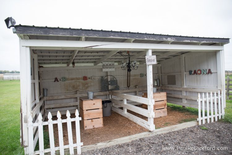 smoking hut raona acres