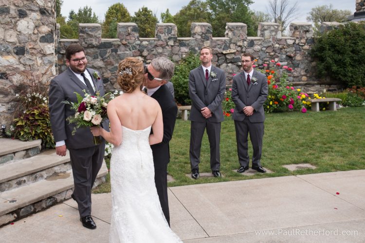 knights courtyard wedding photo ceremony