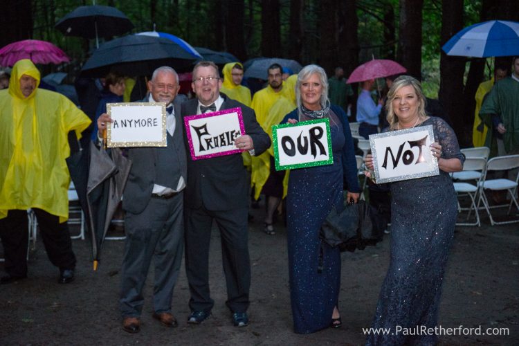 parents signs after wedding funny photo