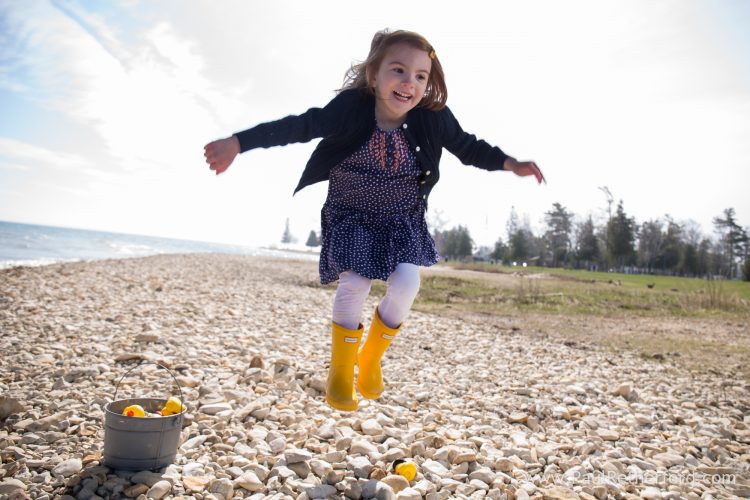 fun jumping image girl photo family session