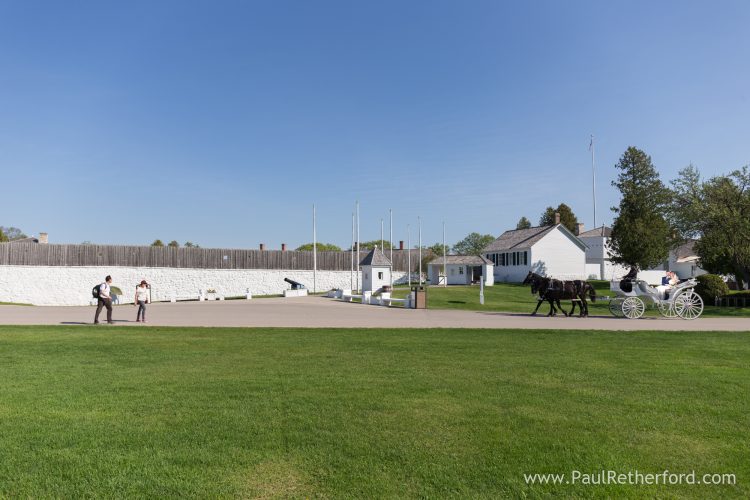 mackinac island fort wedding photo