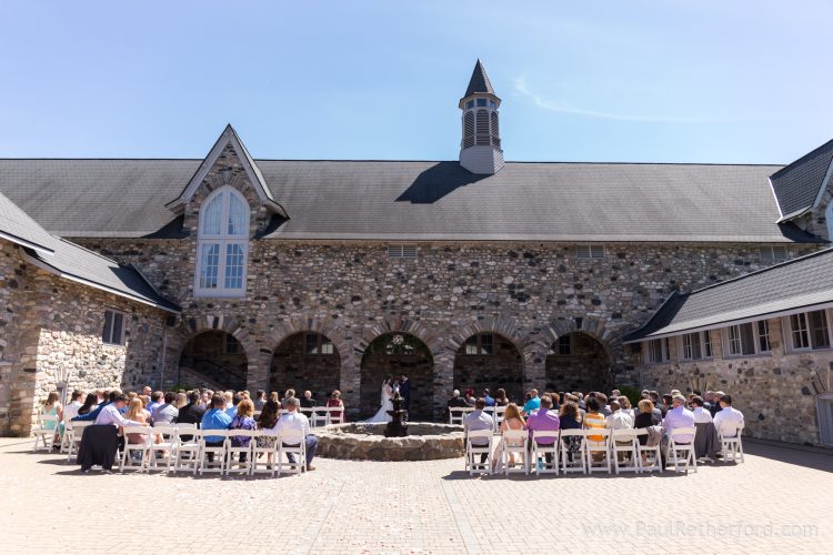 queens courtyard wedding photo